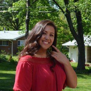 Meet your Posher, Alyssa